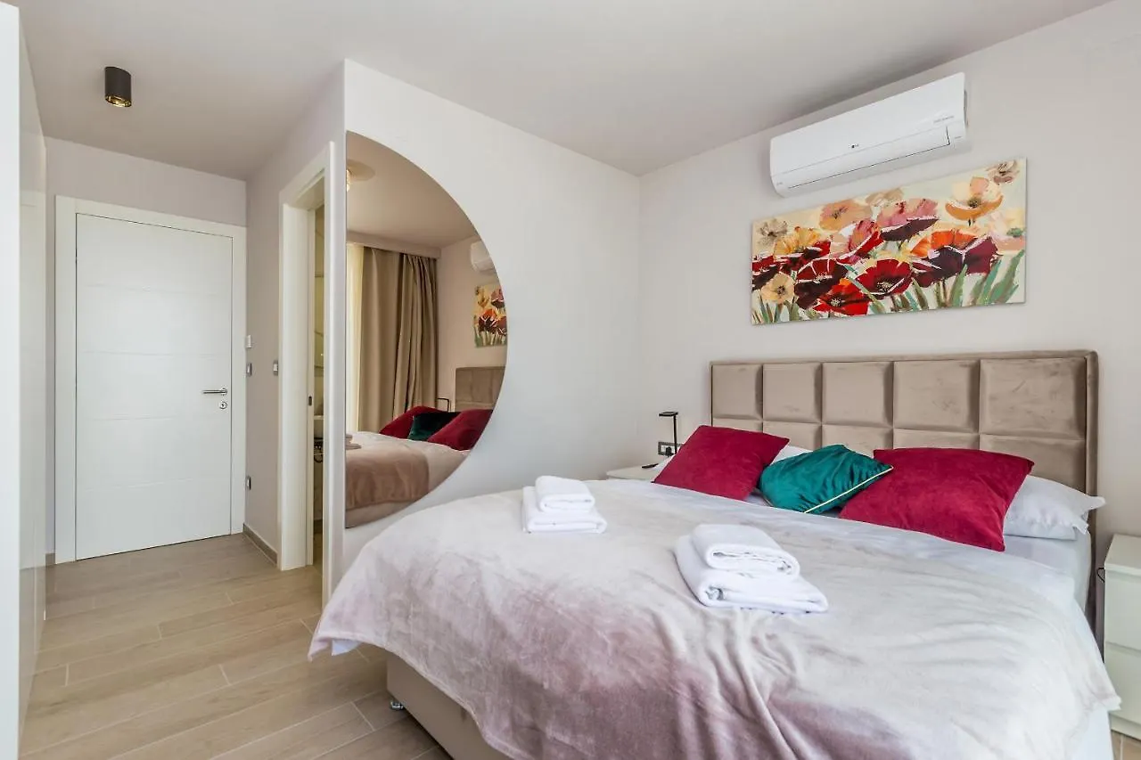 Villa Vista With Private Pool And Sauna Linardici